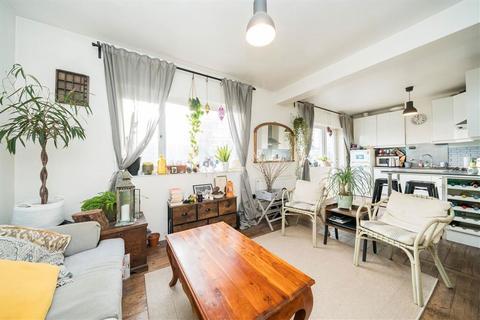2 bedroom flat to rent, Bevenden Street, London N1