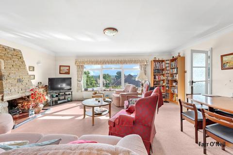 3 bedroom apartment for sale, Kings Avenue, Buckhurst Hill, IG9