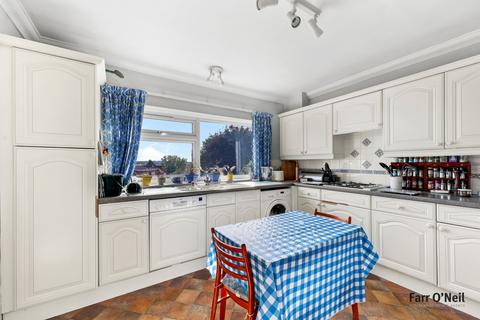 3 bedroom apartment for sale, Kings Avenue, Buckhurst Hill, IG9