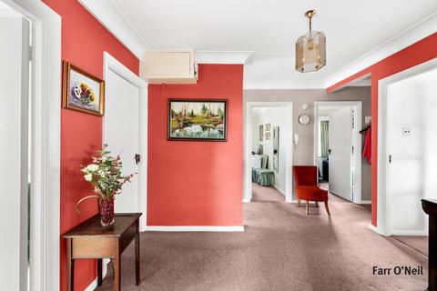 3 bedroom apartment for sale, Kings Avenue, Buckhurst Hill, IG9