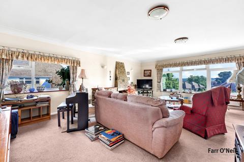 3 bedroom apartment for sale, Kings Avenue, Buckhurst Hill, IG9