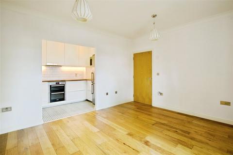 2 bedroom flat for sale, High Road, LONDON, London, N12