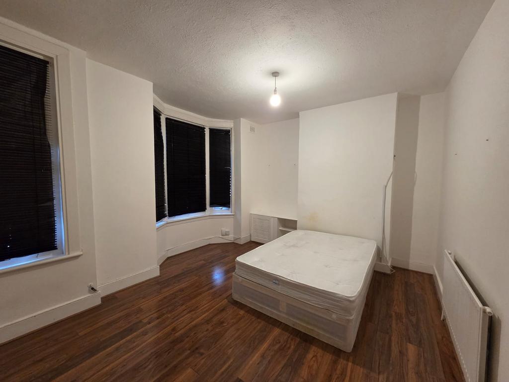 Apartment in London, Leyton - More