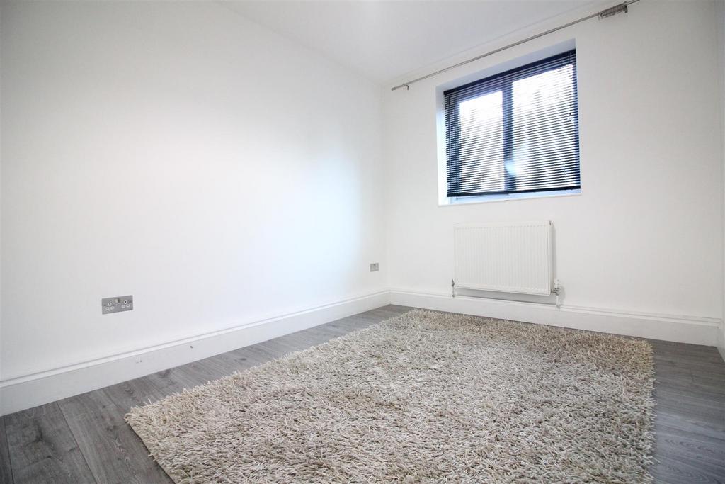 Apartment in London, Roehampton - More