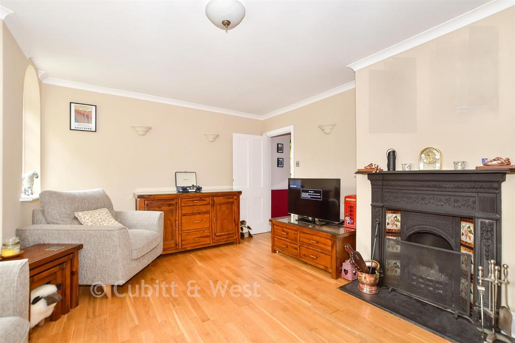 House in Haywards Heath, Balcombe - View 4