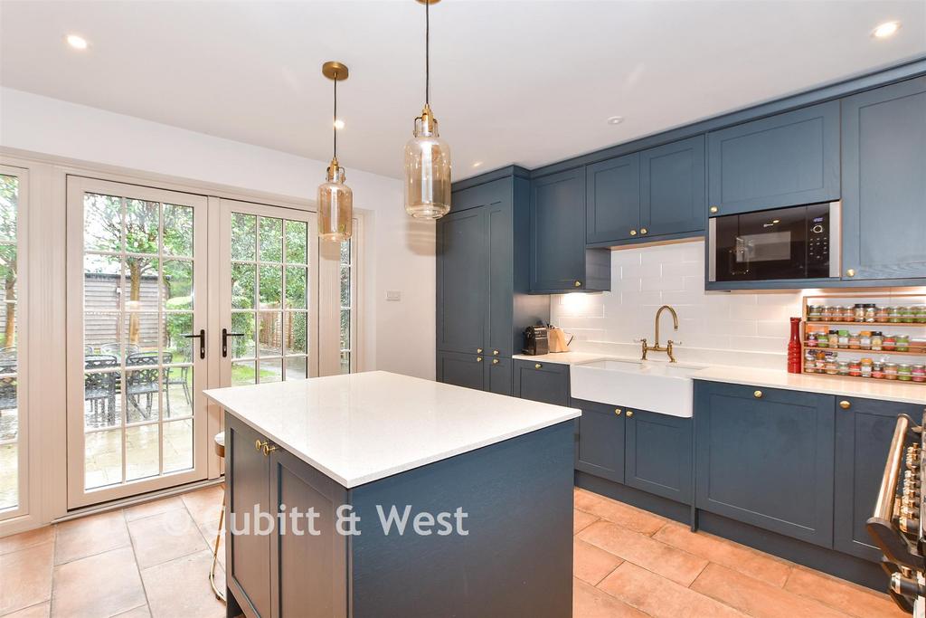 House in Haywards Heath, Balcombe - More