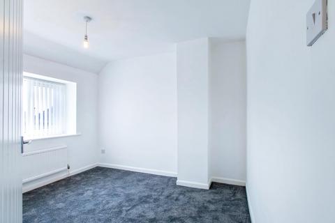 2 bedroom terraced house to rent, Clough Street, Leeds LS27