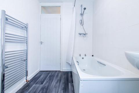 2 bedroom terraced house to rent, Clough Street, Leeds LS27