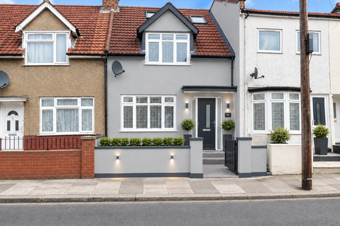 Tramway Avenue, London N9