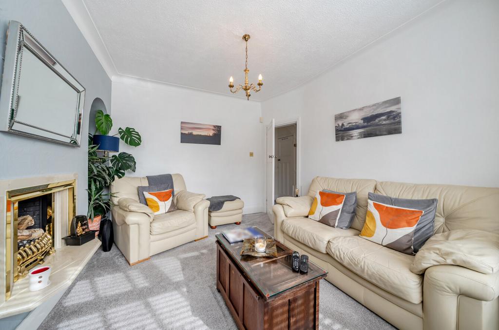 House in Tameside, Greater Manchester - More