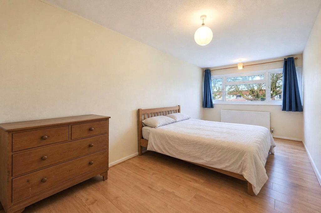 House in Raynes Park - View 3