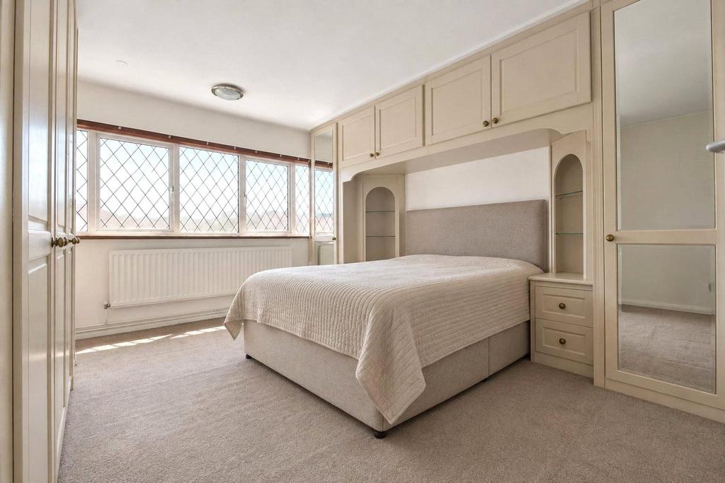 House in Raynes Park - More