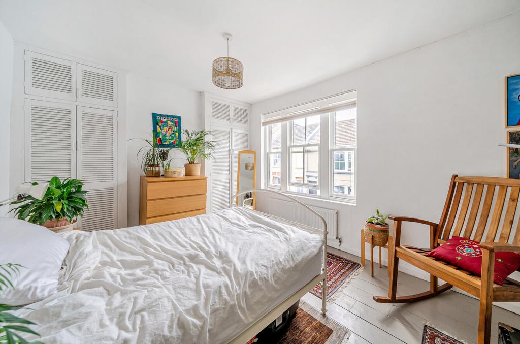 House in Brighton, Queen's Park - More