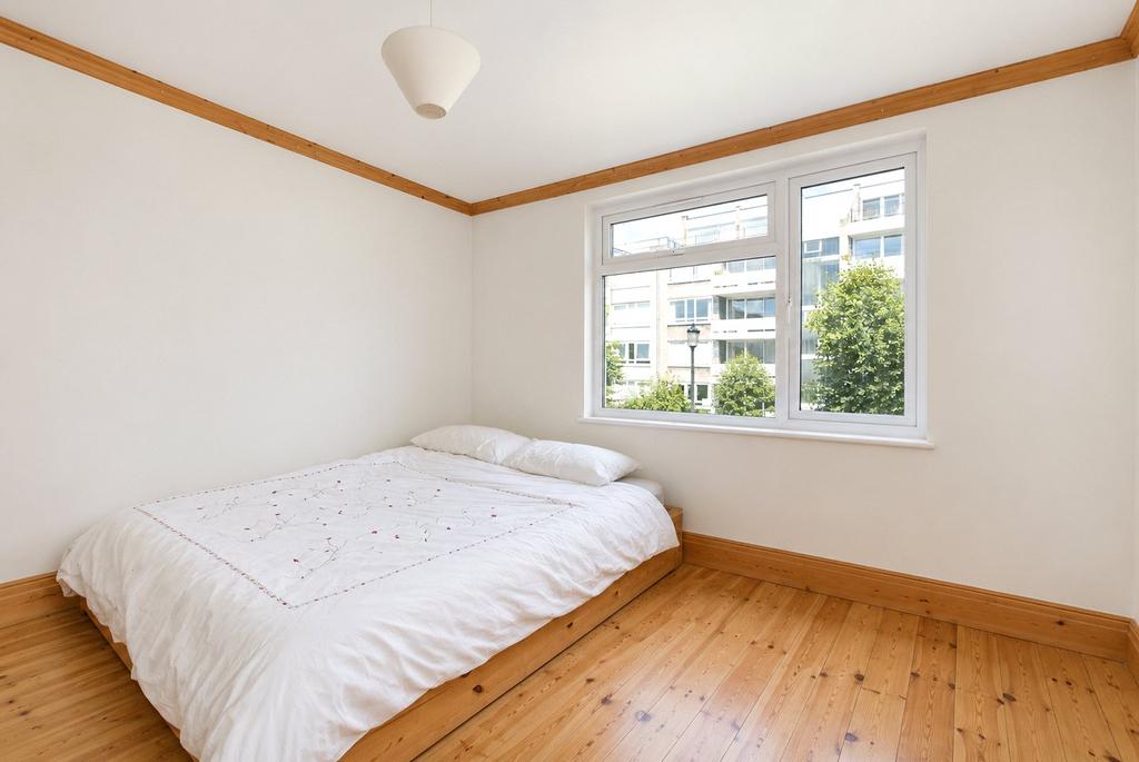 House in Aston Court - View 3