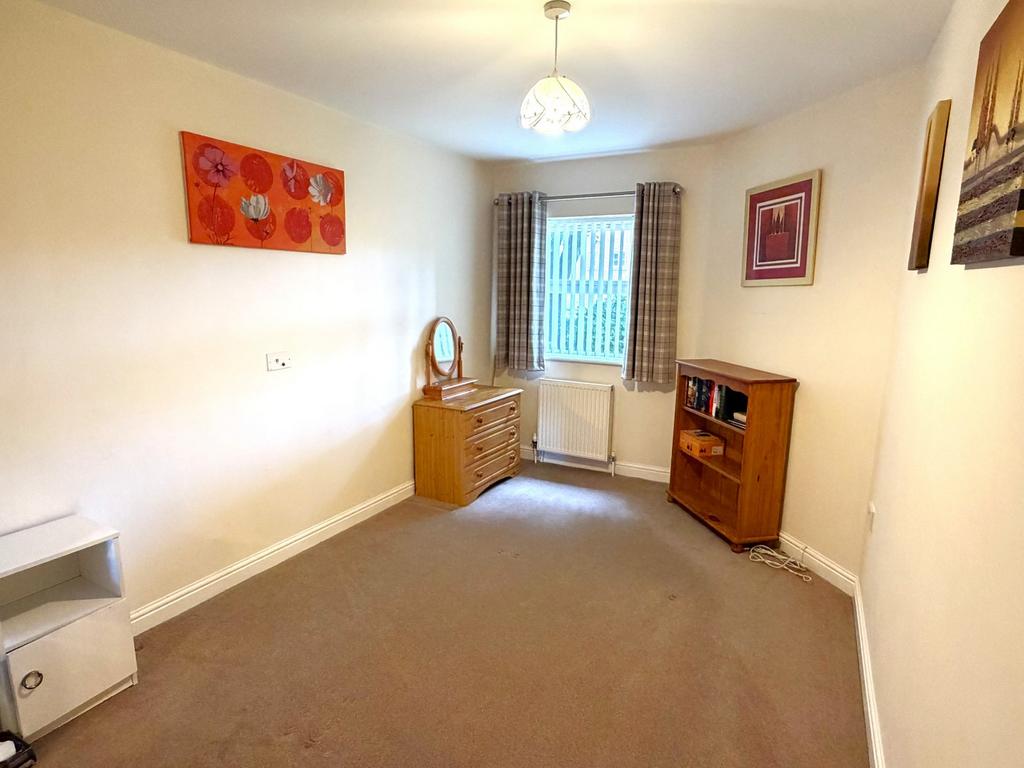 House in Kirklees, East Bierley - More