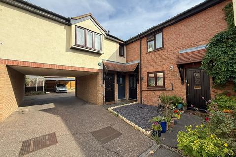 2 bedroom flat to rent, Trentbridge Close, Chigwell, IG6