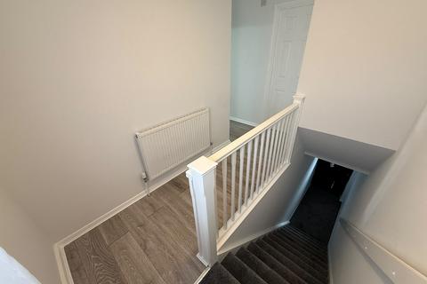 2 bedroom flat to rent, Trentbridge Close, Chigwell, IG6