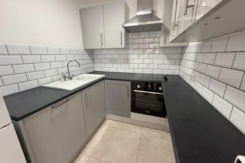 2 bedroom flat to rent, Trentbridge Close, Chigwell, IG6
