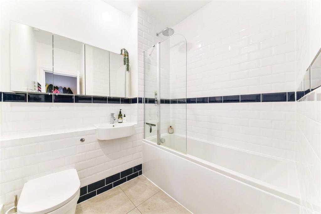 Apartment in London - More