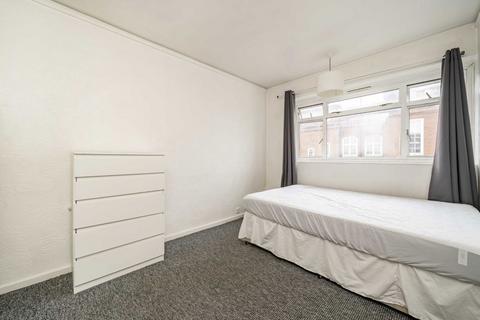 4 bedroom flat to rent, Churchill Gardens, London SW1V