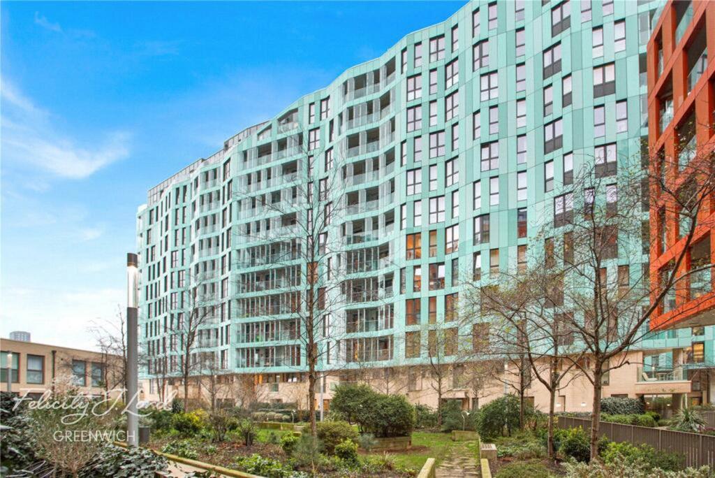 Apartment in London, Royal Borough of Greenwich - More