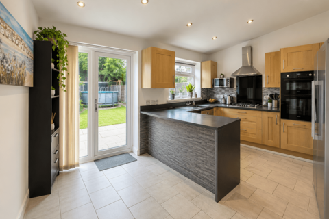 3 bedroom semi-detached house to rent, Glisson Road, UXBRIDGE UB10