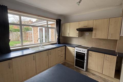 3 bedroom detached bungalow for sale, Waverley Close, Carlton