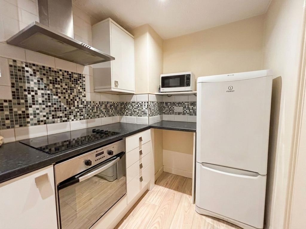 Apartment in Salford - View 3