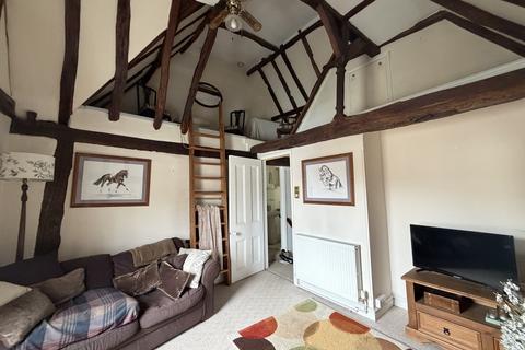 1 bedroom maisonette for sale, 5A Market Place, Halesworth, Suffolk IP19 8BA
