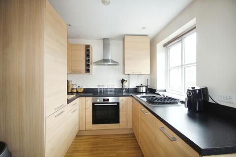 2 bedroom flat to rent, Back Lane, Bramley