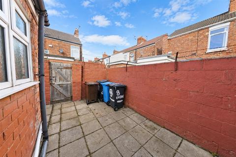 2 bedroom end of terrace house for sale, Cedar Grove, Hull
