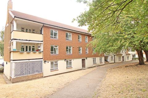 3 bedroom flat for sale, Kemsing Close, Bromley, BR2