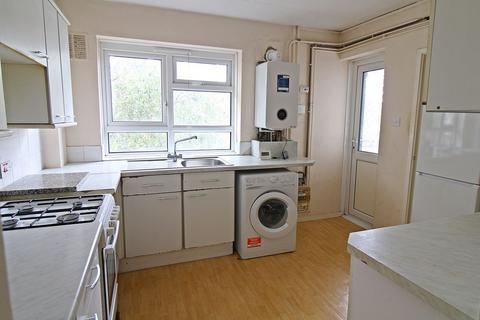 3 bedroom flat for sale, Kemsing Close, Bromley, BR2