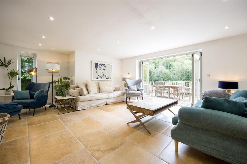 House in West Oxfordshire, Bartongate, Steeple Barton - More