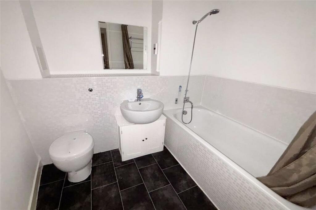 Apartment in Edinburgh, Granton and District - View 3