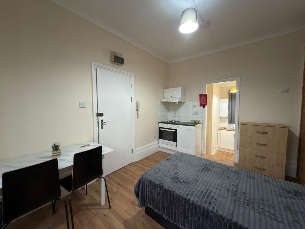 Apartment in London - View 3