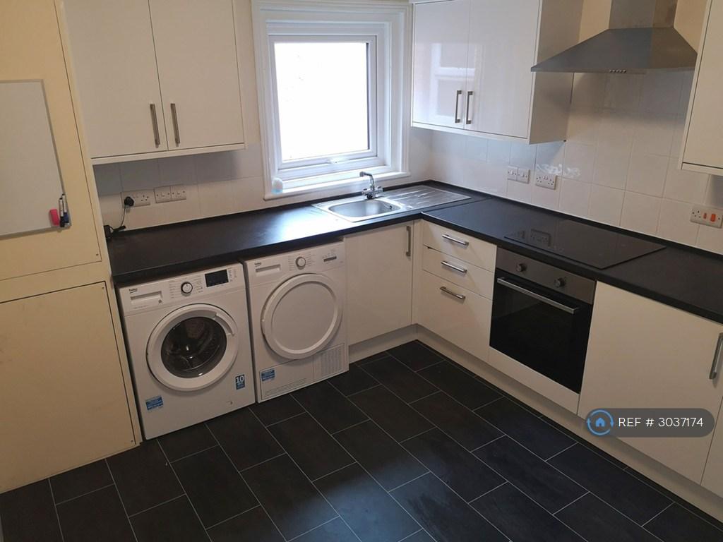 Apartment in Southampton - View 3