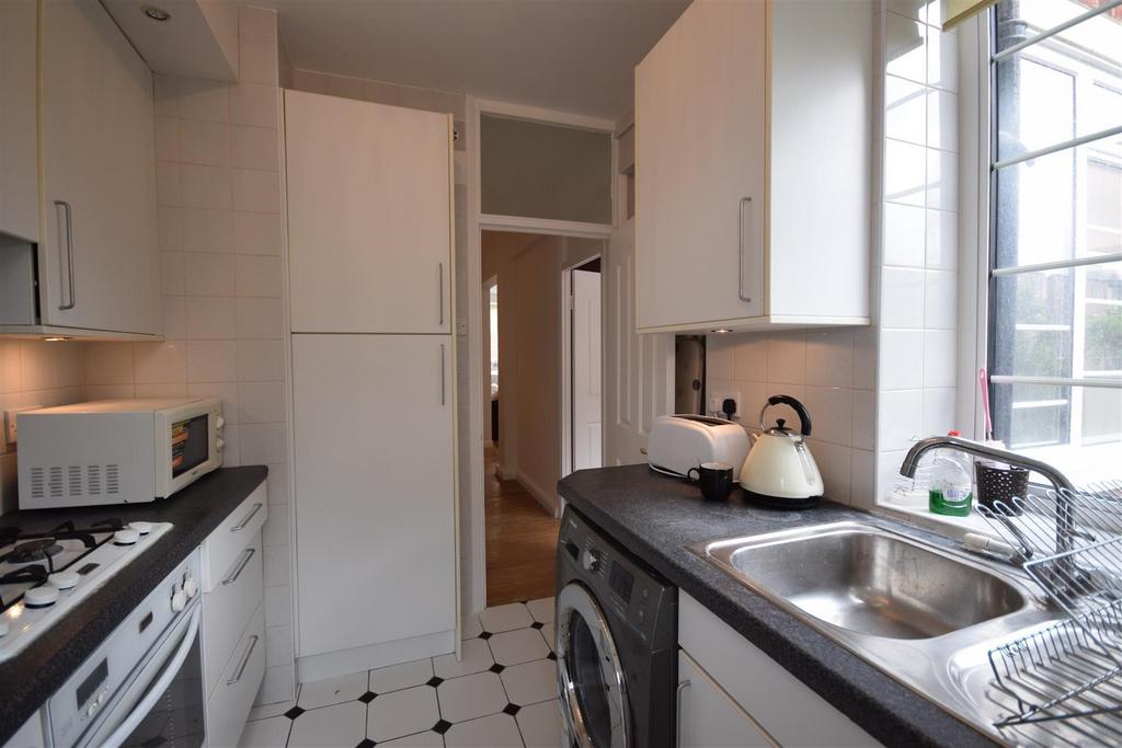 House in London - View 2
