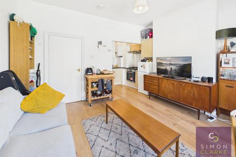 2 bedroom flat to rent, Cambridge Heath Road, London, E2