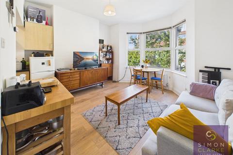 2 bedroom flat to rent, Cambridge Heath Road, London, E2