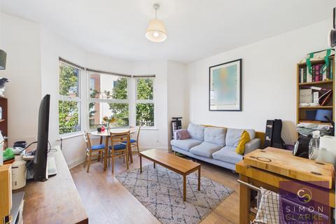 2 bedroom flat to rent, Cambridge Heath Road, London, E2