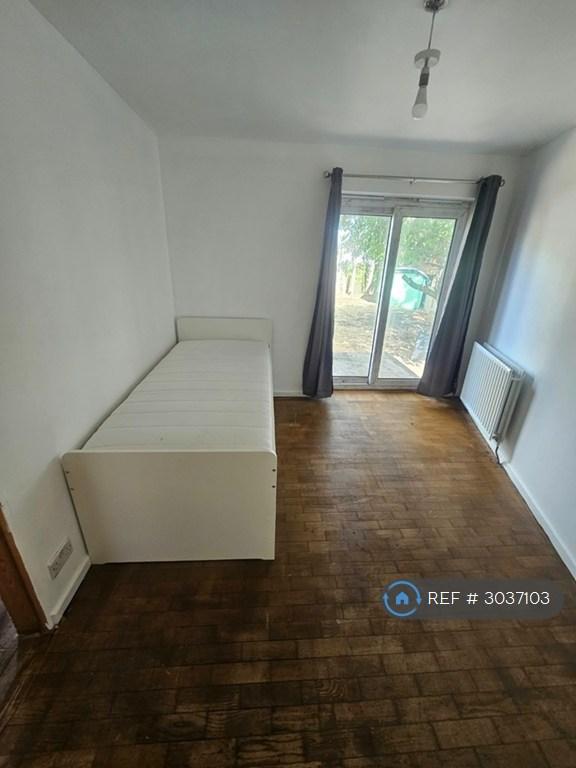House in London - View 2