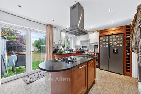 4 bedroom semi-detached house for sale, Forest Road, Ilford IG6
