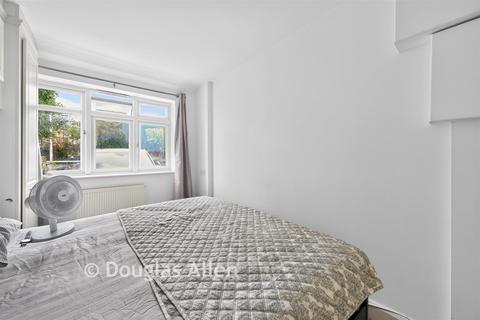 4 bedroom semi-detached house for sale, Forest Road, Ilford IG6