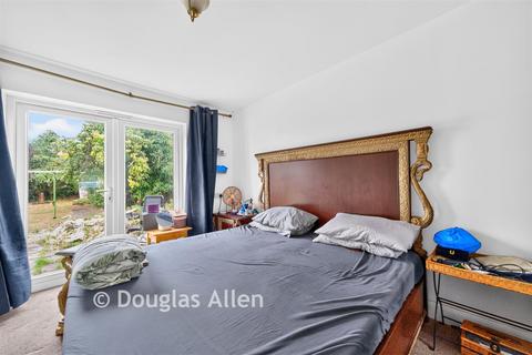 4 bedroom semi-detached house for sale, Forest Road, Ilford IG6