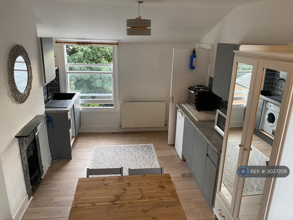 House in London - View 3