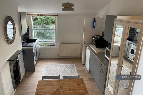 1 bedroom in a house share to rent, Derwentwater Road, London, W3