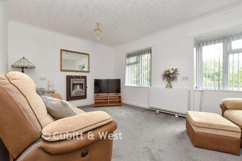 2 bedroom flat for sale, Henbit Close, Tadworth, Surrey