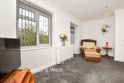 2 bedroom flat for sale, Rowan Mead, Tadworth KT20