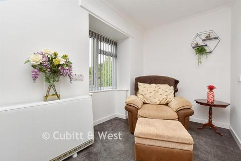 2 bedroom flat for sale, Rowan Mead, Tadworth KT20